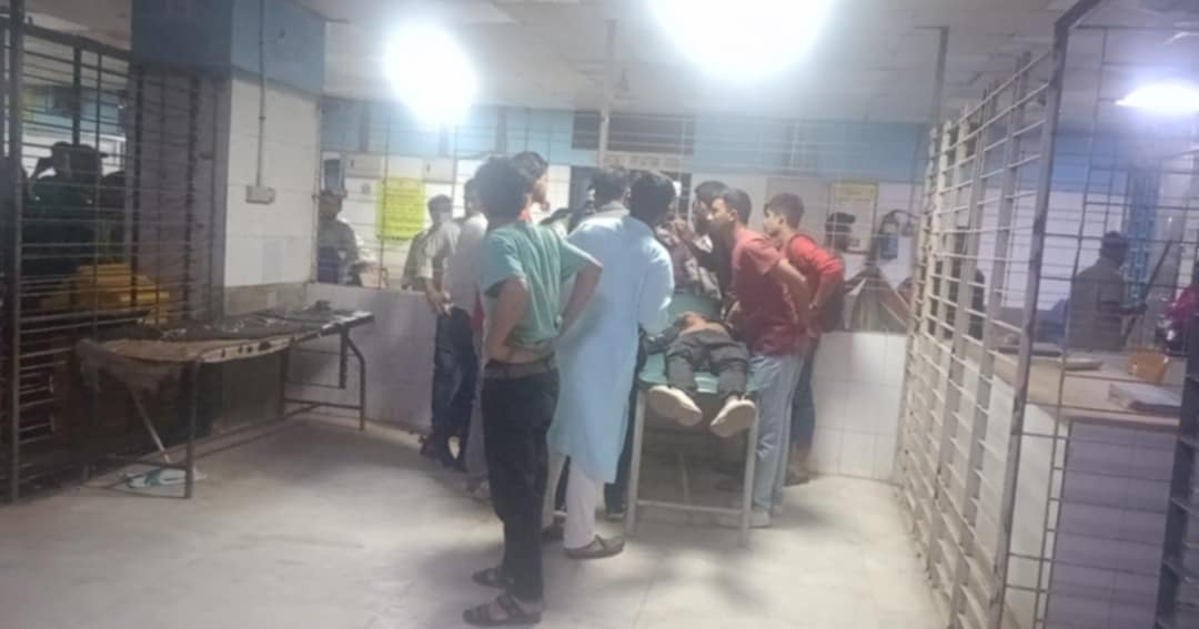 ঢাকা কলেজ-সিটি কলেজে সংঘর্ষে আহত ৩২ শিক্ষার্থী ঢামেক হাসপাতালে